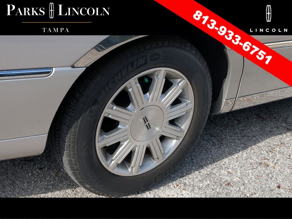 2011 Lincoln Town Car Signature Limited