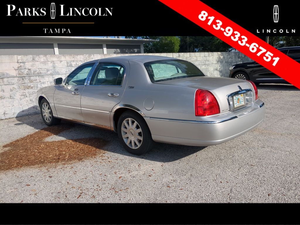 2011 Lincoln Town Car Signature Limited