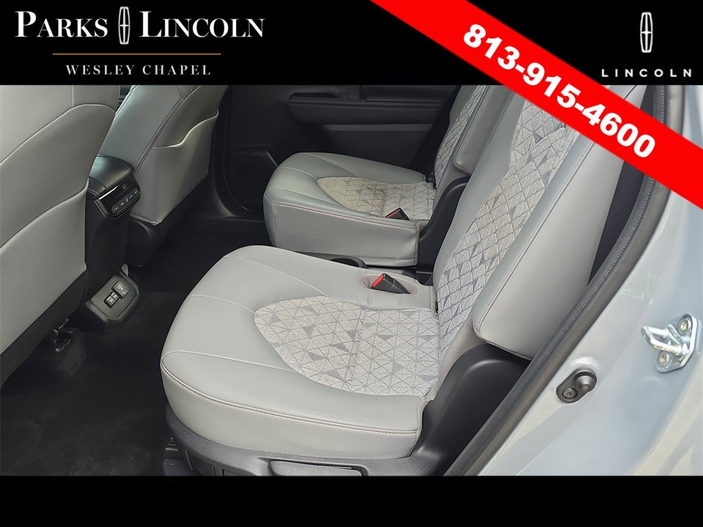 2022 Toyota Highlander Hybrid Bronze Edition