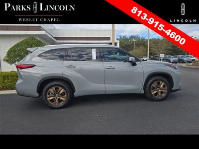 2022 Toyota Highlander Hybrid Bronze Edition