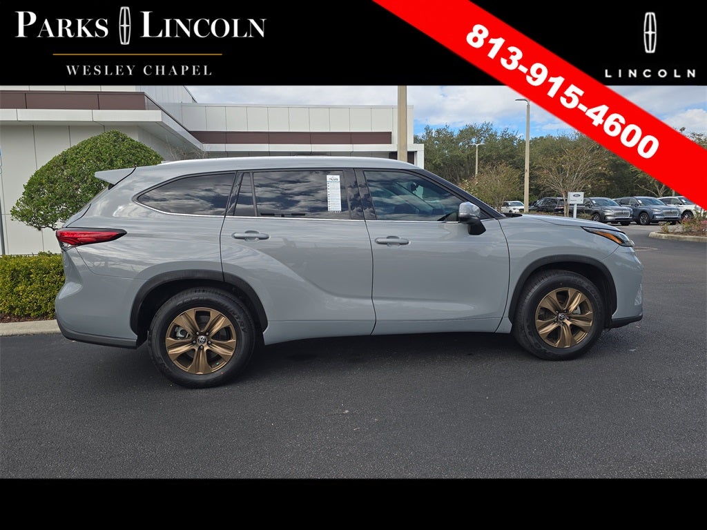 2022 Toyota Highlander Hybrid Bronze Edition