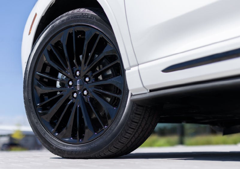 A stylish 20-inch black aluminum wheel of the available Jet Appearance Package is shown. | Parks Lincoln of Wesley Chapel in Wesley Chapel FL