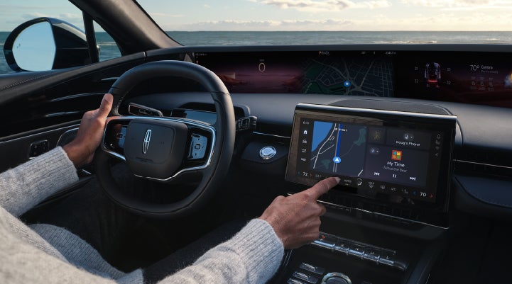 The driver of a 2025 Lincoln Nautilus® SUV interacts with the new Lincoln Digital Experience. | Parks Lincoln of Wesley Chapel in Wesley Chapel FL