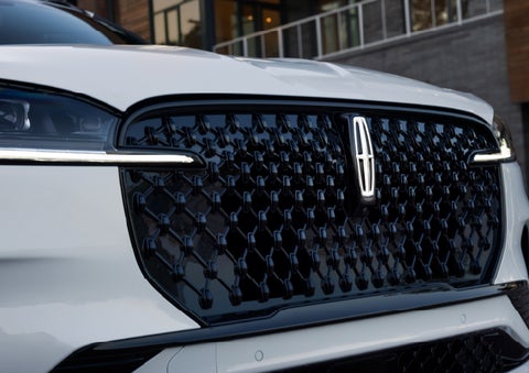 The front grille of a 2026 Lincoln Aviator® SUV is shown. | Parks Lincoln of Wesley Chapel in Wesley Chapel FL