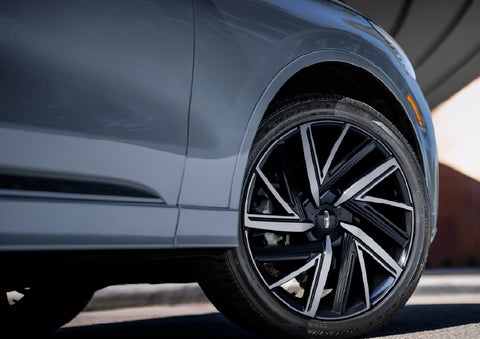 The wheel of the 2027 Lincoln Aviator® Black Label™ SUV is shown slightly angled out. | Parks Lincoln of Wesley Chapel in Wesley Chapel FL